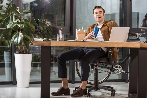 Handsome Happy Businessman Having Lunch Workplace Office Looking Camera — Stock Photo, Image