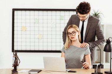 Erkek avukat yapma masaj meslektaşım İşyeri Ofis, flört kavramı