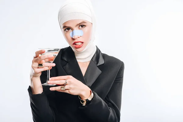 Mujer Con Estilo Con Vendajes Sobre Cabeza Después Cirugía Plástica — Foto de Stock