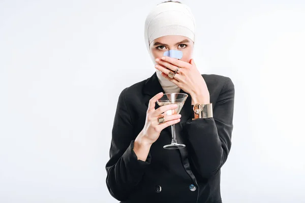 Mujer Con Estilo Con Vendajes Sobre Cabeza Después Cirugía Plástica — Foto de Stock