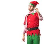 Homem em traje de elfo natal segurando bugiganga e olhando para a câmera isolada no fundo branco