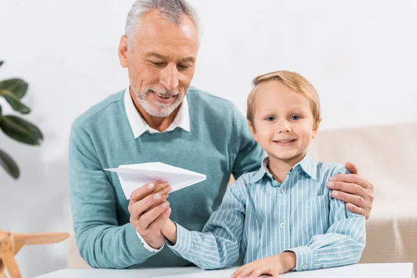Selective Focus Grandfather Adorable Grandson Having Fun Paper Plane Home — Free Stock Photo