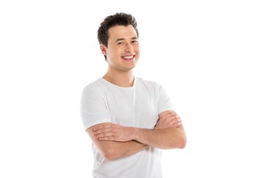 çapraz kolları üzerinde beyaz izole kamera bakıyor olan yakışıklı gülümseyen adam portresi 