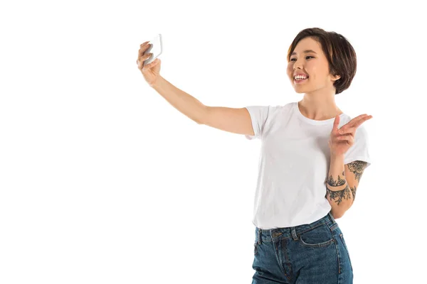 Femeie Tânără Fericită Care Face Selfie Smartphone Izolat Alb — Fotografie, imagine de stoc