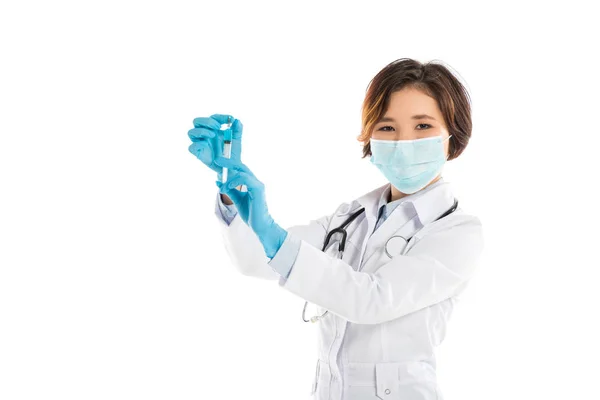 Beautiful Female Doctor Medical Mask Holding Syringe Looking Camera Isolated — Free Stock Photo