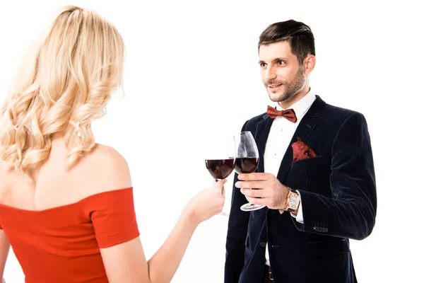 Rückseite Von Frau Schönem Roten Kleid Und Mann Mit Gläsern — kostenloses Stockfoto
