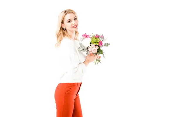 Усміхнена Приваблива Жінка Букетом Красивих Квітів Ізольована Білому — стокове фото