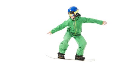 Yeşil Ski varoluş çocuk takım elbise ve kask üzerinde beyaz izole snowboard mavi