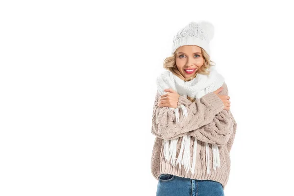 Çekici Gülümseyen Kadın Üzerinde Beyaz Izole Kış Kıyafeti — Stok fotoğraf