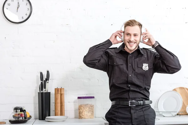 Handsome Policeman Listening Music Kitchen — Free Stock Photo