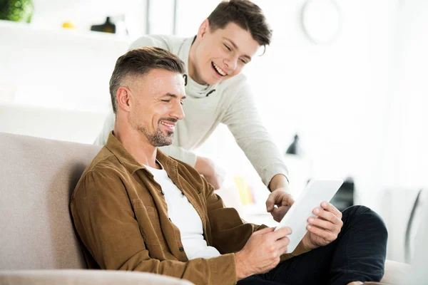 Happy Teen Son Pointing Father Tablet Home — Stock Photo, Image