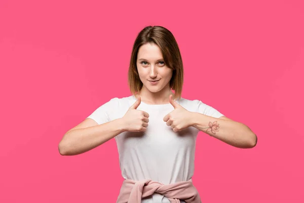 Smiling Tattooed Girl Showing Thumbs Gesture Isolated Pink — Stock Photo, Image