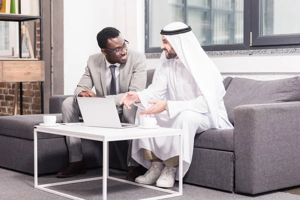 Multiethnic Businessmen Having Discussion Modern Office — Stock Photo, Image