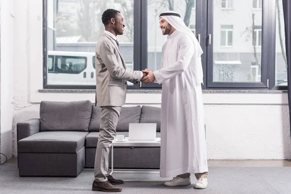 African American Businessman Arabic Business Partner Standing Shaking Hands Office — Stock Photo, Image