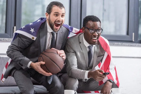 사무실에서 농구를 국기와 다문화 파트너 — 무료 스톡 포토