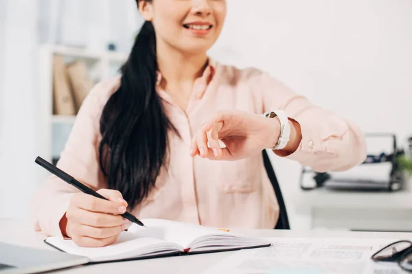 Cropped View Businesswoman Looking Watch Modern Office — Stock Photo, Image