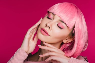 pembe peruk pink izole kapalı gözlerle poz ihale kız