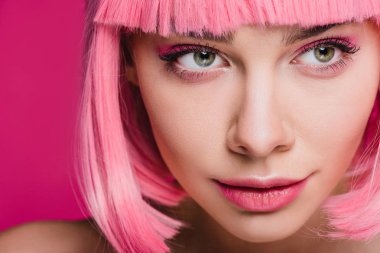 çekici kız pembe peruk, pink izole poz