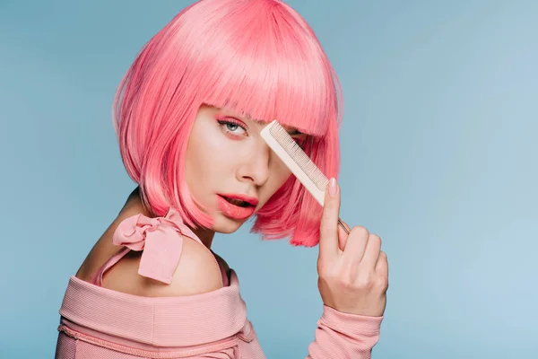 Beautiful Stylish Girl Pink Wig Posing Hair Comb Isolated Blue — Free Stock Photo