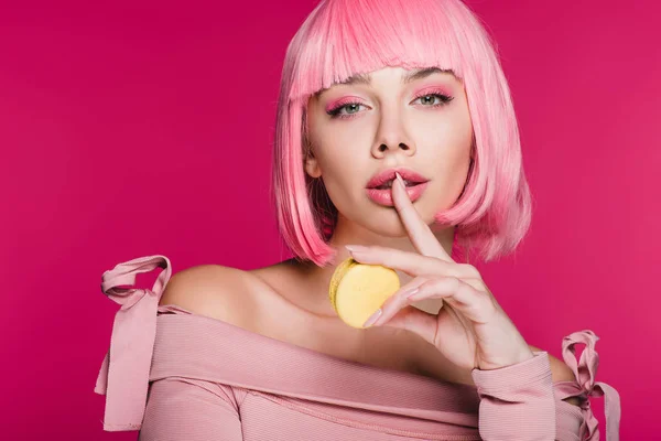 Attractive Sensual Girl Pink Wig Holding Macaron Showing Silence Symbol — Stock Photo, Image