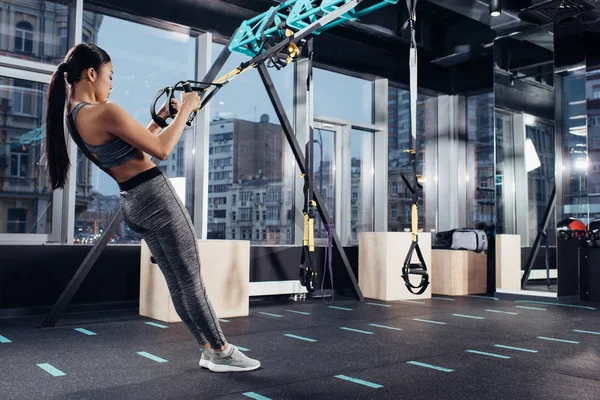 Attractive Sportswoman Training Resistance Bands Fitness Center — Stock Photo, Image