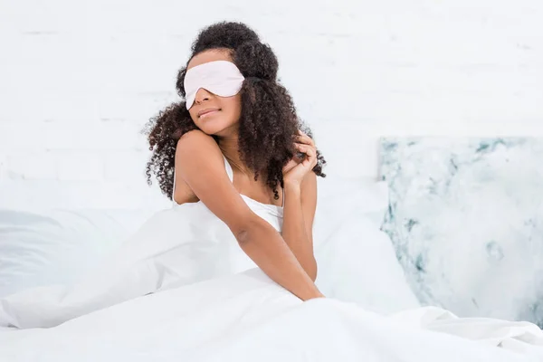 African American Girl Eyes Covered Sleeping Blindfold Bed Morning Time — Stock Photo, Image