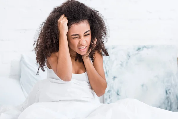 Curly Young African American Woman Having Headache Bed Home — Free Stock Photo