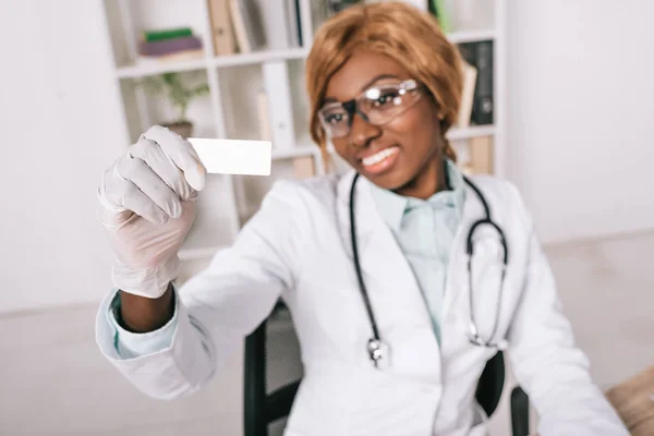 Selective Focus Sample Hand Female African American Scientist — Free Stock Photo