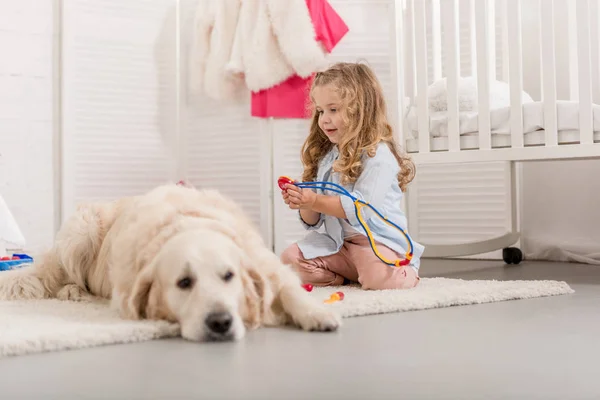 Selective Focus Adorable Kid Pretending Veterinarian Examining Golden Retriever Children — Stock Photo, Image