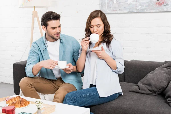 Couple Sitting Couch Drinking Coffee Breakfast Home — Stock Photo, Image