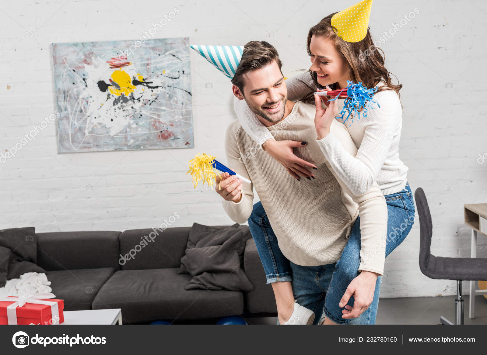 Δώρα γενεθλίων, ενώ dating