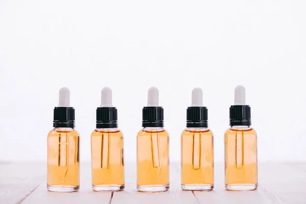 Row Cbd Oil Bottles Droppers Wooden Surface Isolated White — Stock Photo, Image