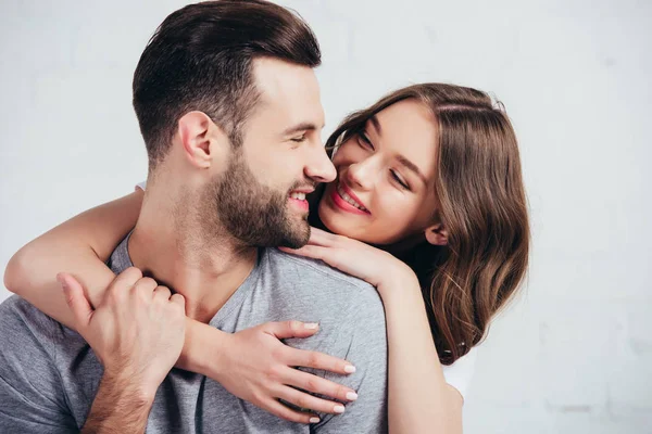 Selective Focus Happy Couple Embracing Smiling Bedroom — Stock Photo, Image
