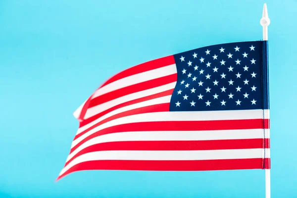 Αμερικανική Σημαία Που Απομονώνονται Μπλε Φόντο — Φωτογραφία Αρχείου