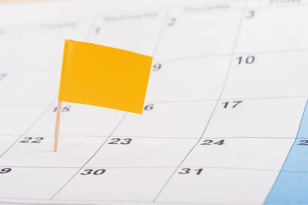 Selectieve Aandacht Van Gele Vlag Nummer Kalender — Stockfoto