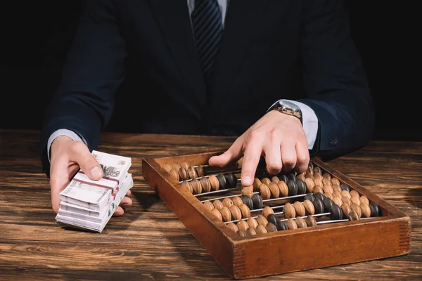 Beskuren Bild Affärsmannen Holding Ryska Rubel Sedlar Och Använder Counting — Stockfoto