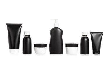 Stüdyo çekim üzerinde beyaz izole çeşitli kozmetik kapları