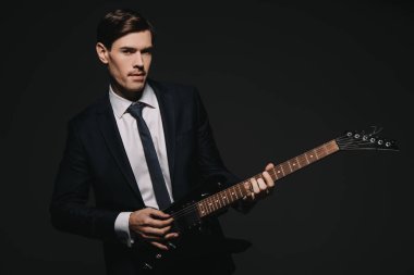 kendine güvenen işadamı siyah izole elecrtonic gitar çalmak