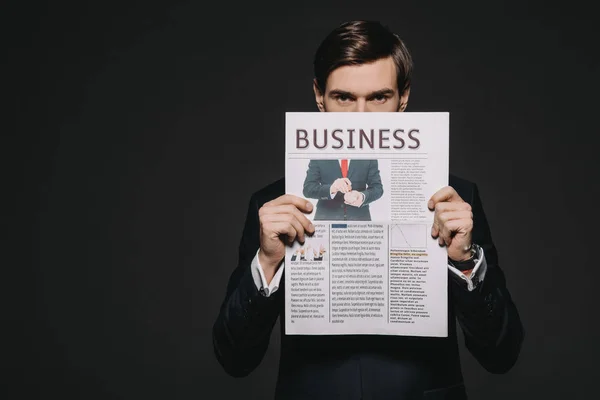 Empresário Segurando Jornal Negócios Mãos Isoladas Preto — Fotografia de Stock