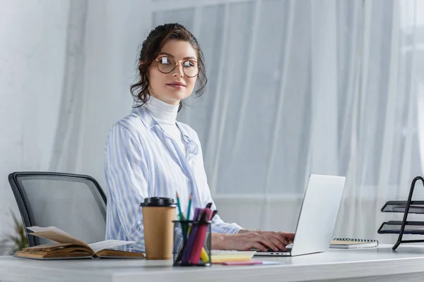 Businesswoman Glasses Using Laptop Looking Camera — Stock Photo, Image