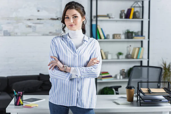 Cheerful Woman Standing Crossed Arms Modern Office — Stock Photo, Image