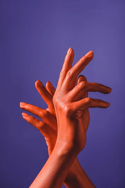 Vue Partielle Femme Avec Des Mains Couleur Corail Sur Fond — Photo