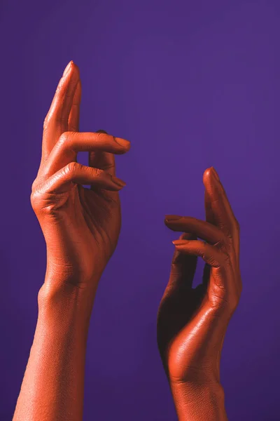 Partial View Woman Gesturing Coral Colored Hands Violet Background Color — Stock Photo, Image