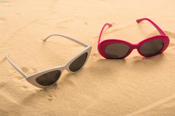 Pink White Sunglasses Golden Clear Sand — Stock Photo, Image