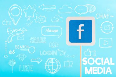 facebook logo ve sosyal medya illüstrasyon izole mavi kartı