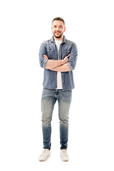 微笑的胡子男子在牛仔裤站在交叉的手臂隔离在白色全长视图 — 图库照片