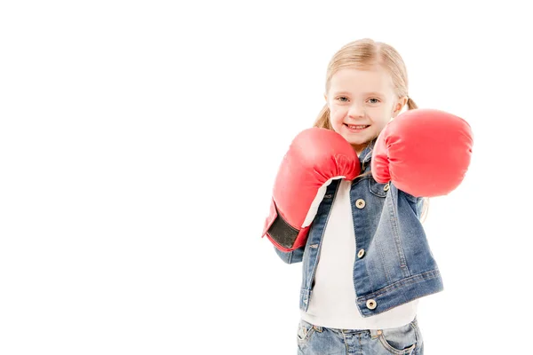 Μπροστινή Όψη Του Χαμογελαστή Παιδί Κόκκινα Γάντια Μποξ Απομονωμένα Λευκό — Φωτογραφία Αρχείου
