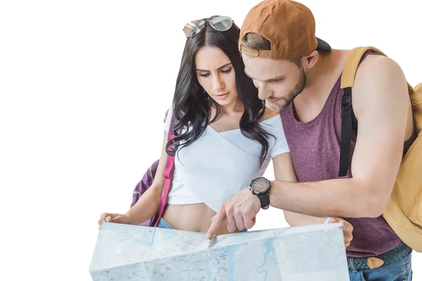 Couple de touristes regardant la carte, isolé sur blanc — Photo de stock