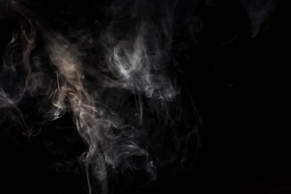 Абстрактная текстура с серым дымчатым вихрем на черном — стоковое фото