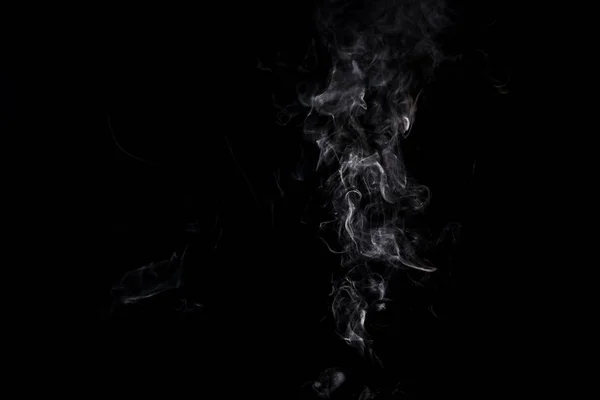 Fond abstrait avec fumée grise sur noir — Photo de stock